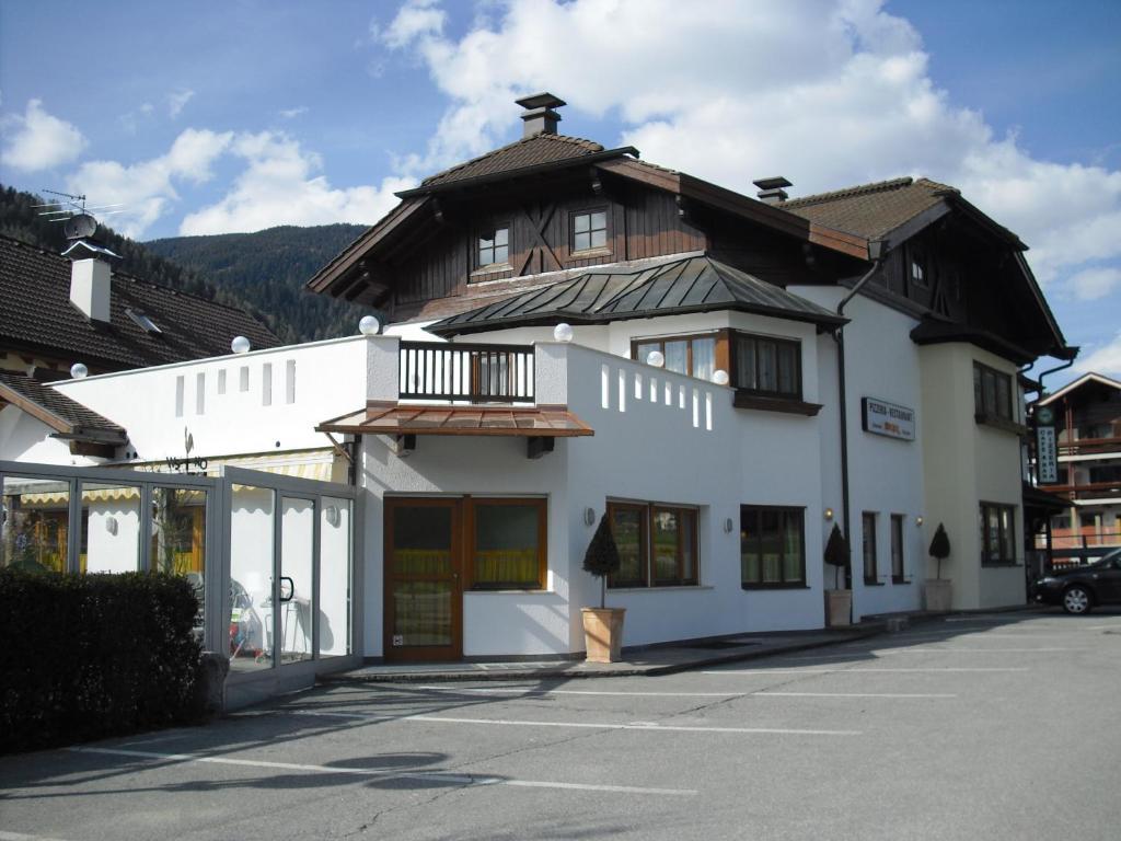 Pizzeria Restaurant Wieser Rasun di Sotto Exterior photo